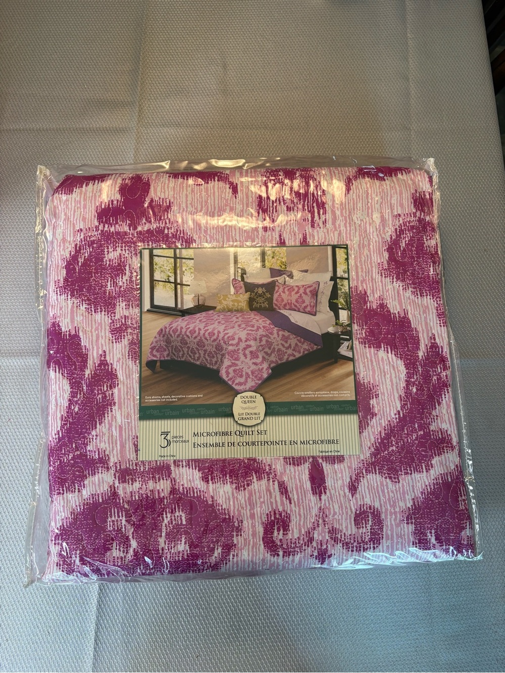 Microfiber Quilt Set in Pink Damask Pattern - 3-Piece Bedding
